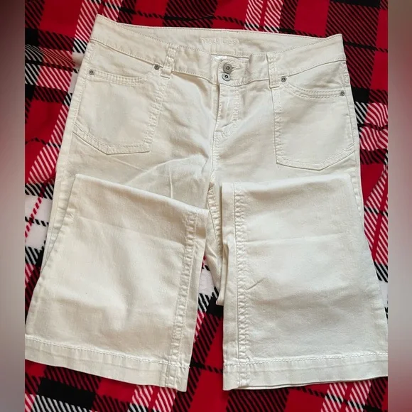 Maurices vintage white flare jeans 2 button - Picture 1 of 9